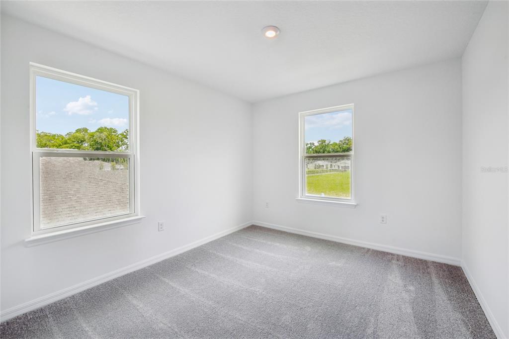 9596 Starling Loop Leesburg, FL 34788 - Photo 32 of 39 an empty room with a window