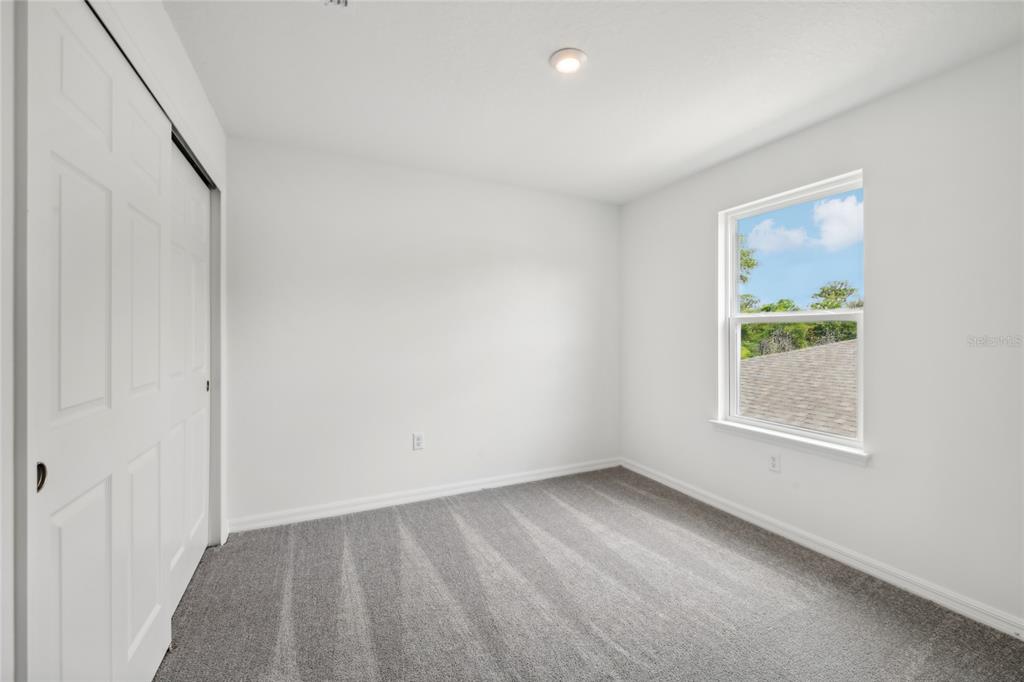 9596 Starling Loop Leesburg, FL 34788 - Photo 35 of 39 an empty room with a window