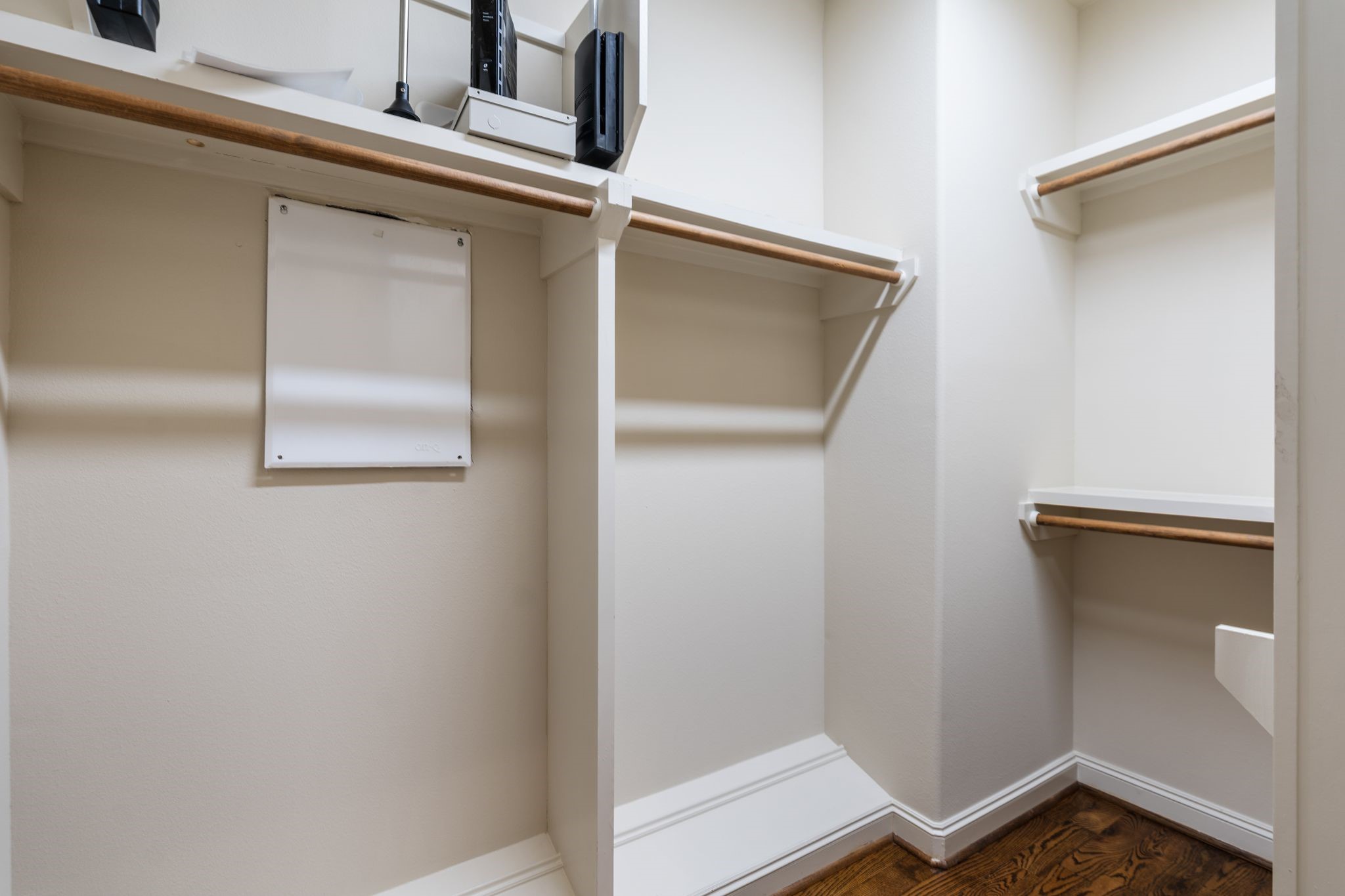 1103 Summer Street Houston, TX 77007 - Photo 20 of 30 Walk in closet in the primary suite with pull down racks for extra storage space.