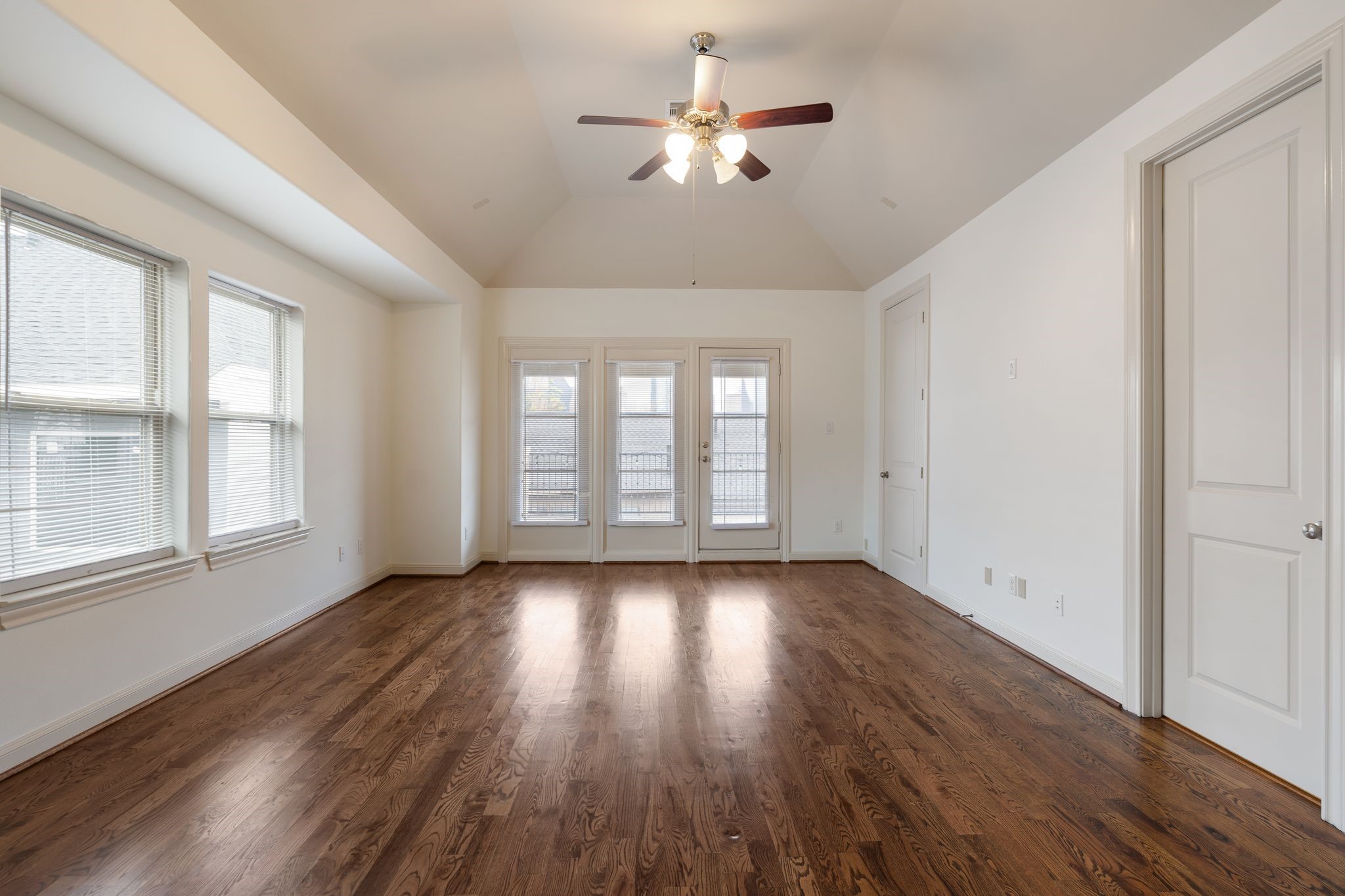 1103 Summer Street Houston, TX 77007 - Photo 24 of 30 A bonus/flex space awaits you on the third floor.