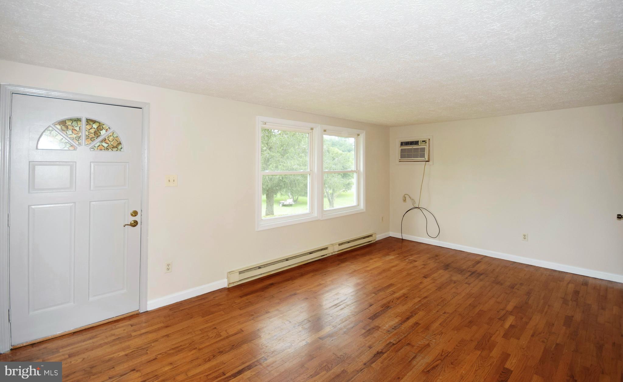 982 Morgan Ford Road Front Royal, VA 22630 - Photo 14 of 27 Living Room