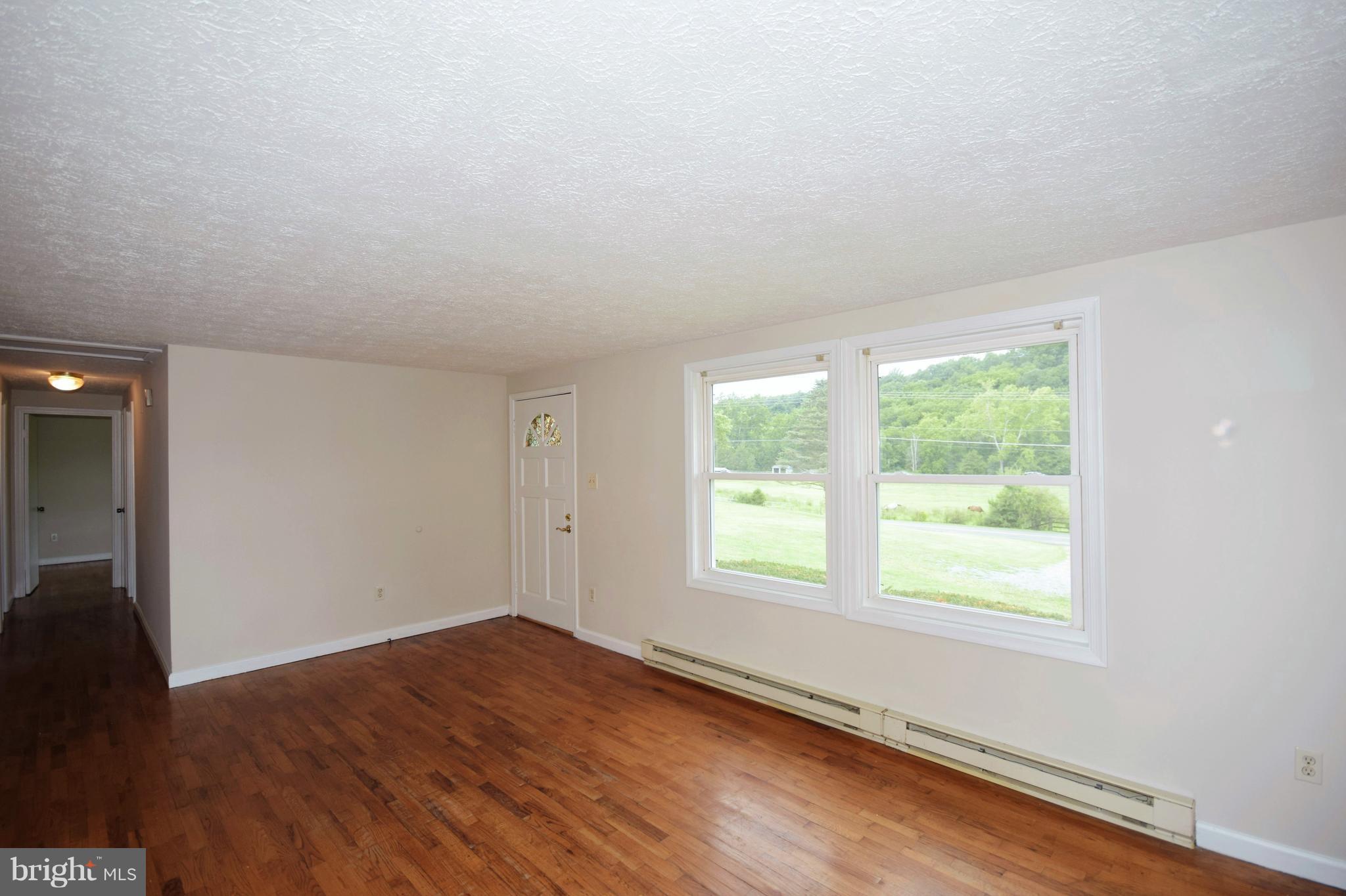 982 Morgan Ford Road Front Royal, VA 22630 - Photo 15 of 27 Living Room
