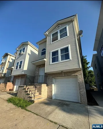 $2,300 | 120 Hamilton Avenue, Unit 2, Paterson, NJ 07501