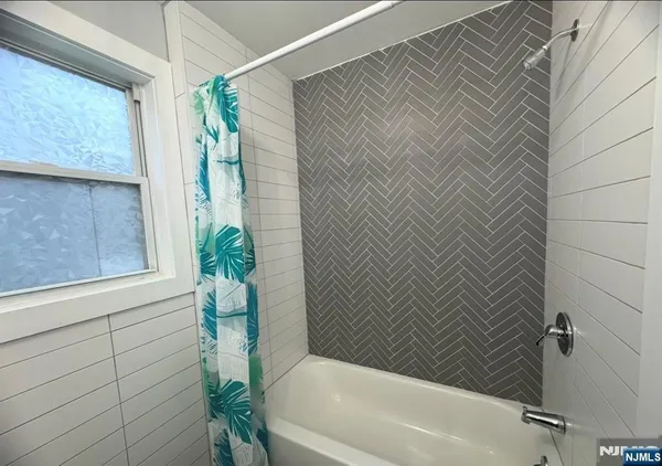 $2,300 | 120 Hamilton Avenue, Unit 2, Paterson, NJ 07501