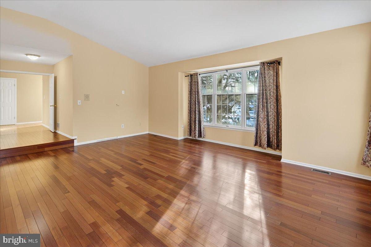 7 Redwood Court Princeton Junction, NJ 08550 - Photo 11 of 55 Primary Bedroom