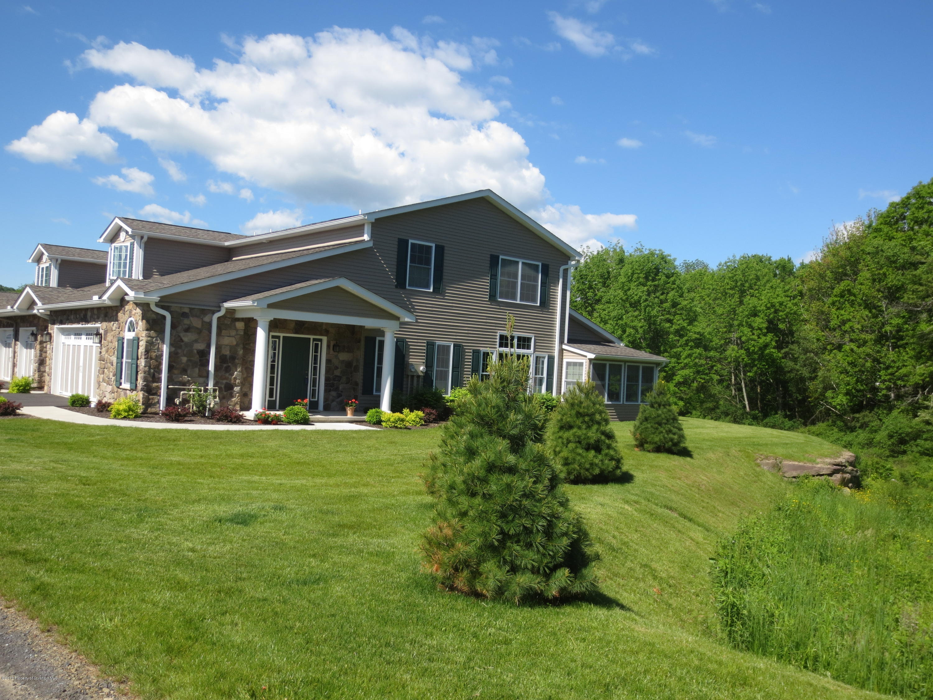 109 Wyndham Road Clarks Summit, PA 18411 - Photo 3 of 17 Gallery Image 3