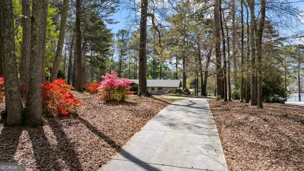$825,000 | 2025 Castle Lake Drive, Tyrone, GA 30290