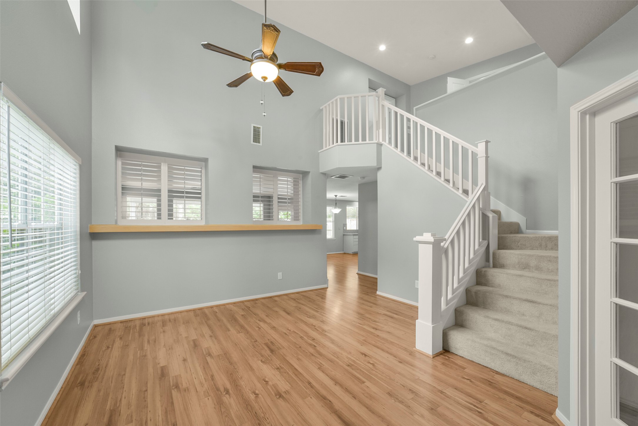 22 East New Avery Place Spring, TX 77382 - Photo 6 of 46 Entrance to first living area.