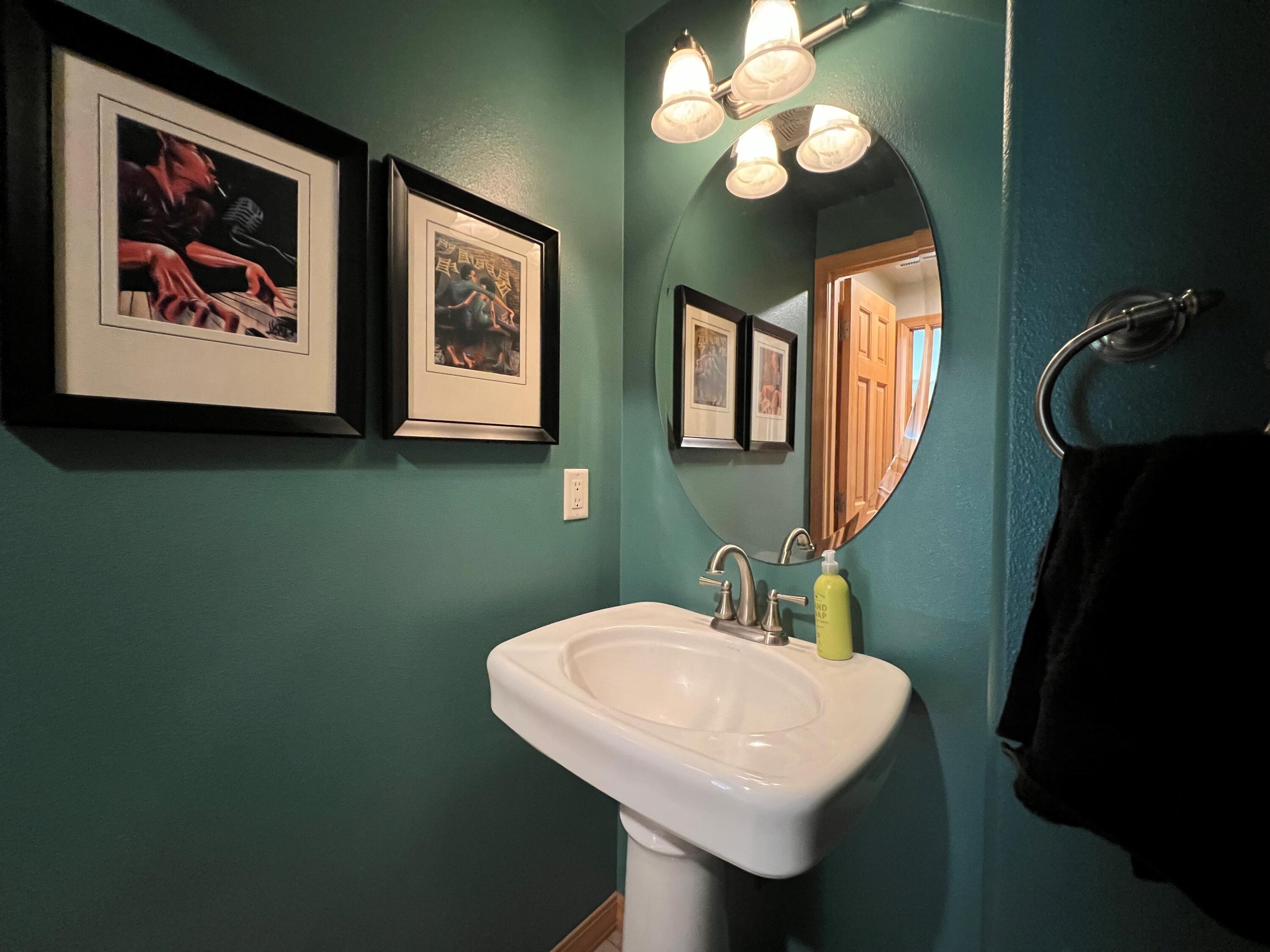 55845 Lost Rider Loop Bend, OR 97707 - Photo 17 of 42 Downstairs Bathroom