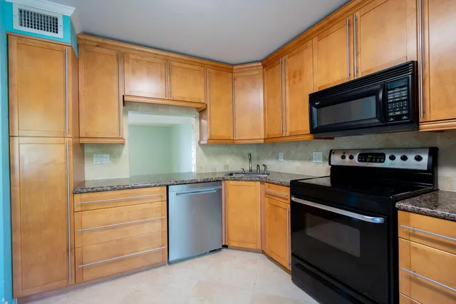 $349,900 | 234 Foxtail Drive, Unit F, Greenacres, FL 33415