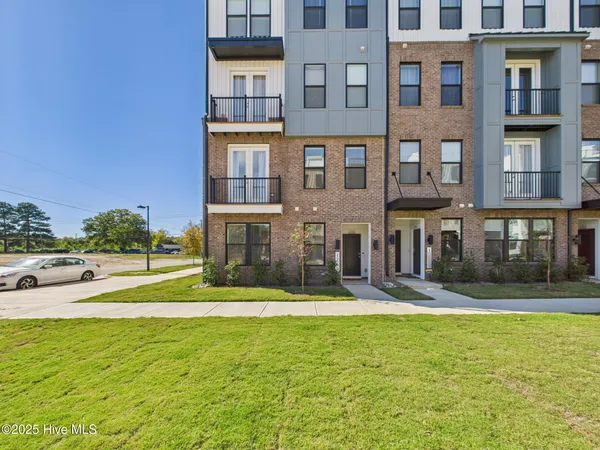 $2,350 | 1259 Shaw View Alley, Raleigh, NC 27601