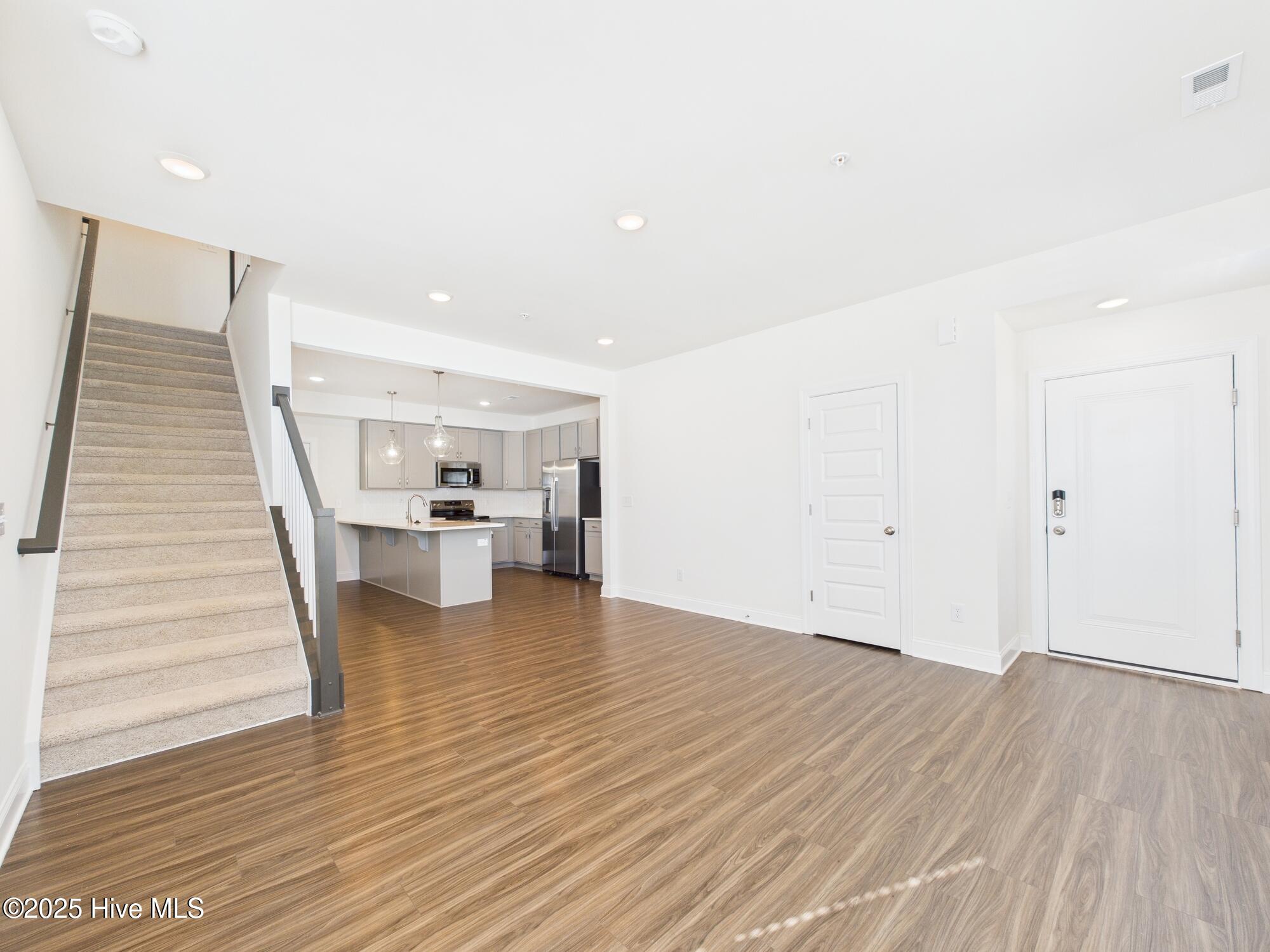 1259 Shaw View Alley Raleigh, NC 27601 - Photo 11 of 46 CAM01608G0-PR0115-STILL007