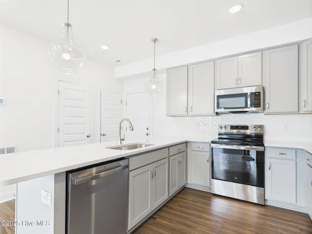 $2,350 | 1259 Shaw View Alley, Raleigh, NC 27601