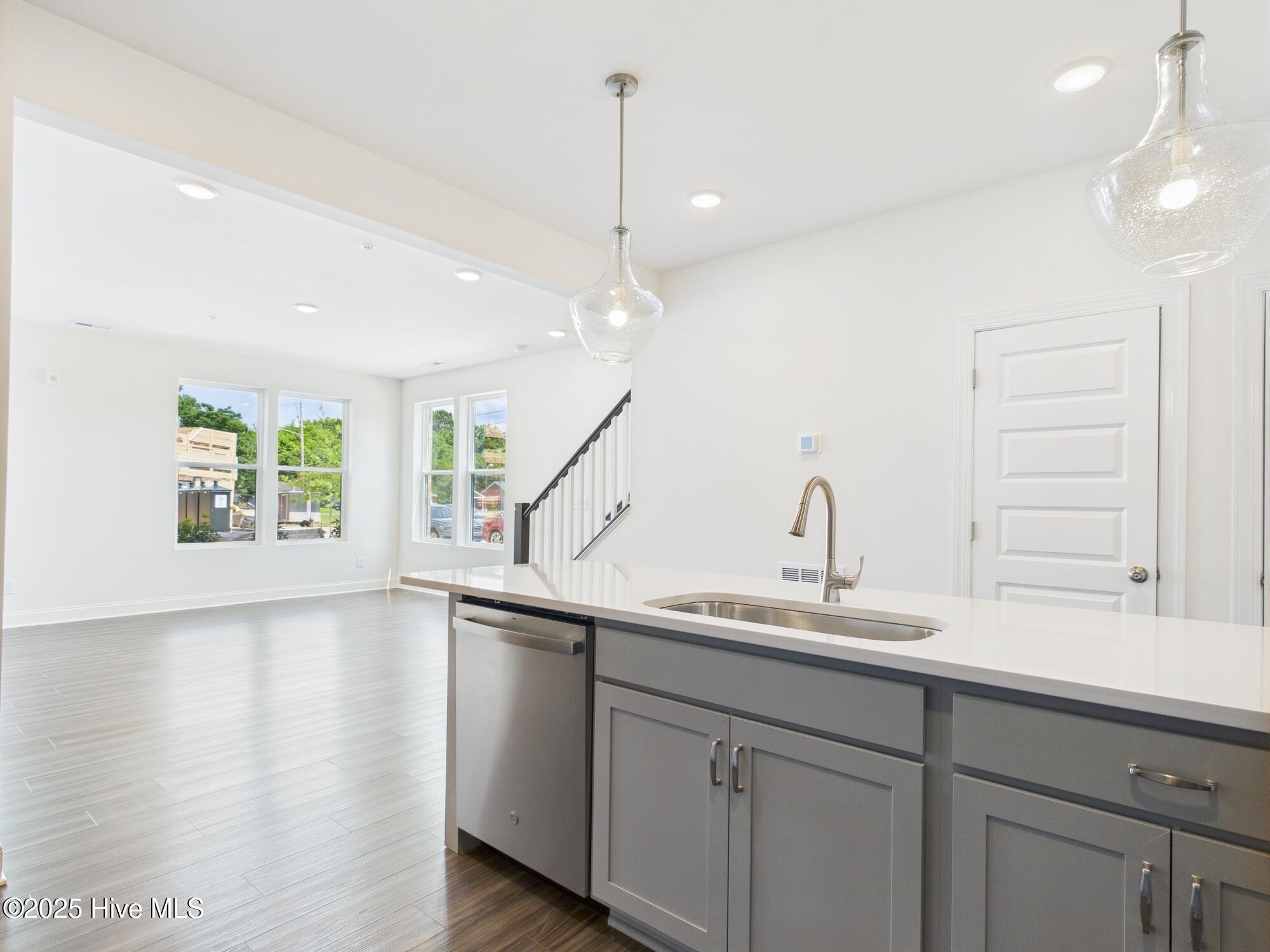 1259 Shaw View Alley Raleigh, NC 27601 - Photo 14 of 46 CAM01608G0-PR0097-STILL013