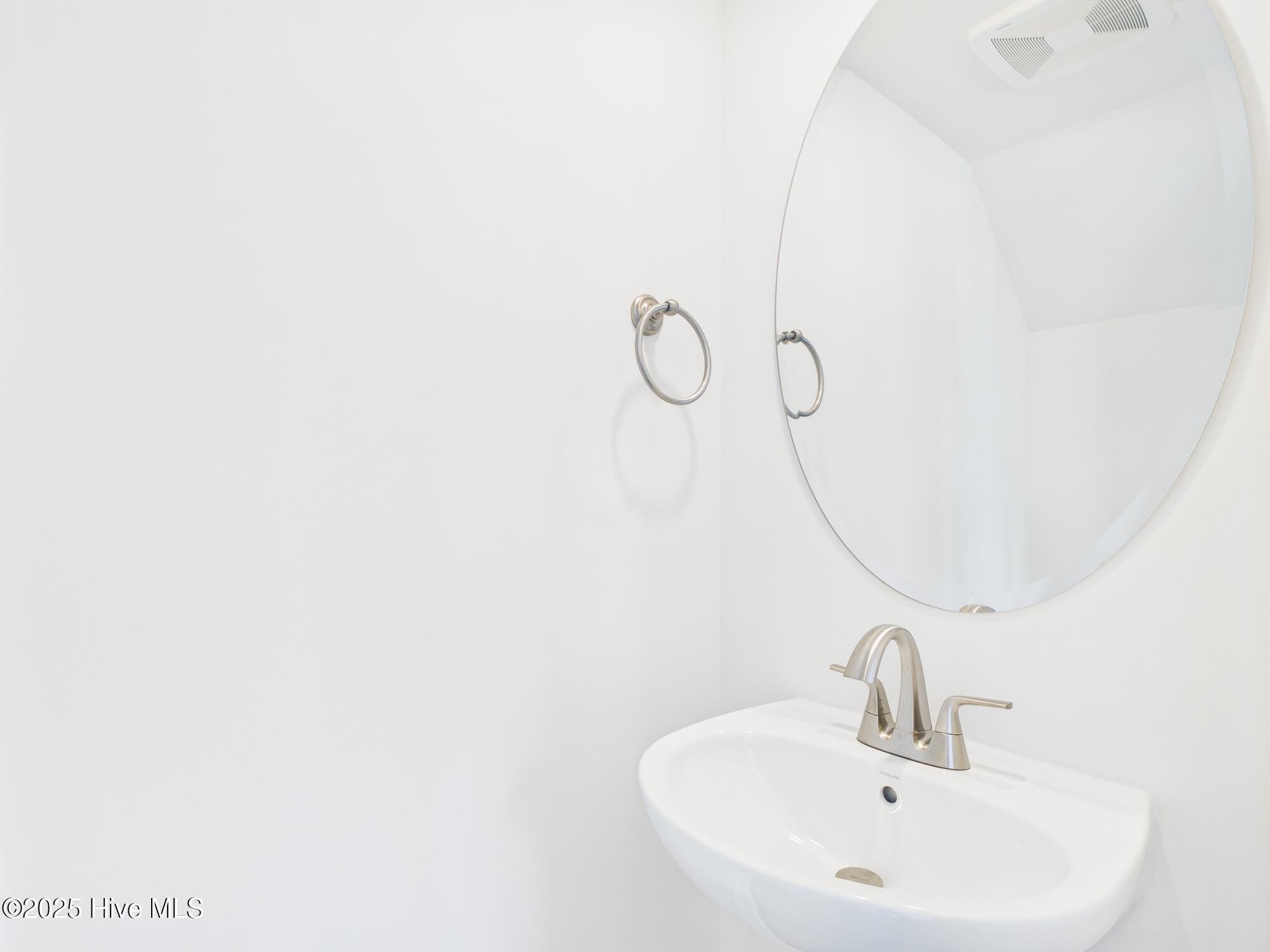 1259 Shaw View Alley Raleigh, NC 27601 - Photo 16 of 46 CAM01608G0-PR0097-STILL015