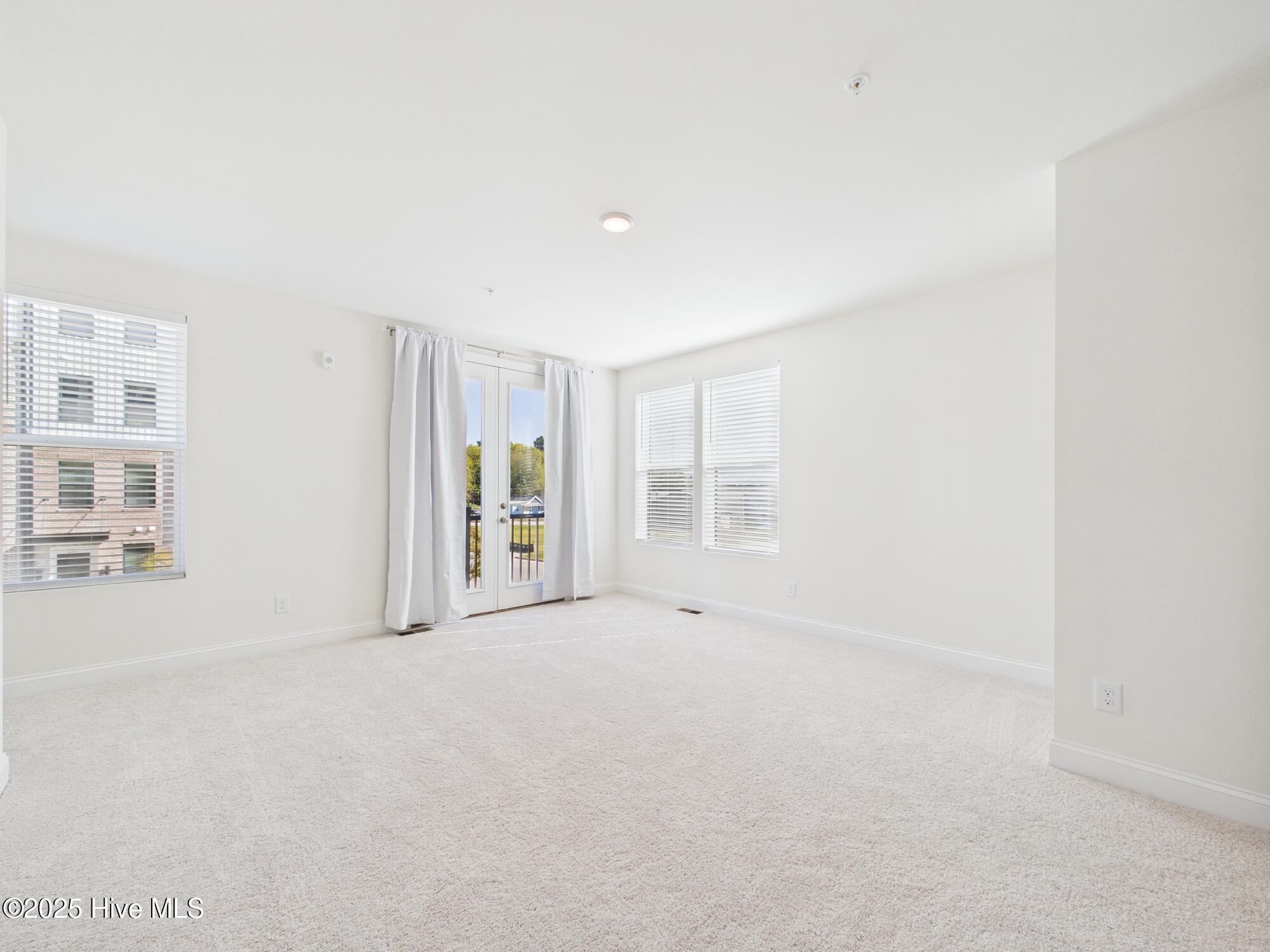 1259 Shaw View Alley Raleigh, NC 27601 - Photo 19 of 46 CAM01608G0-PR0115-STILL008