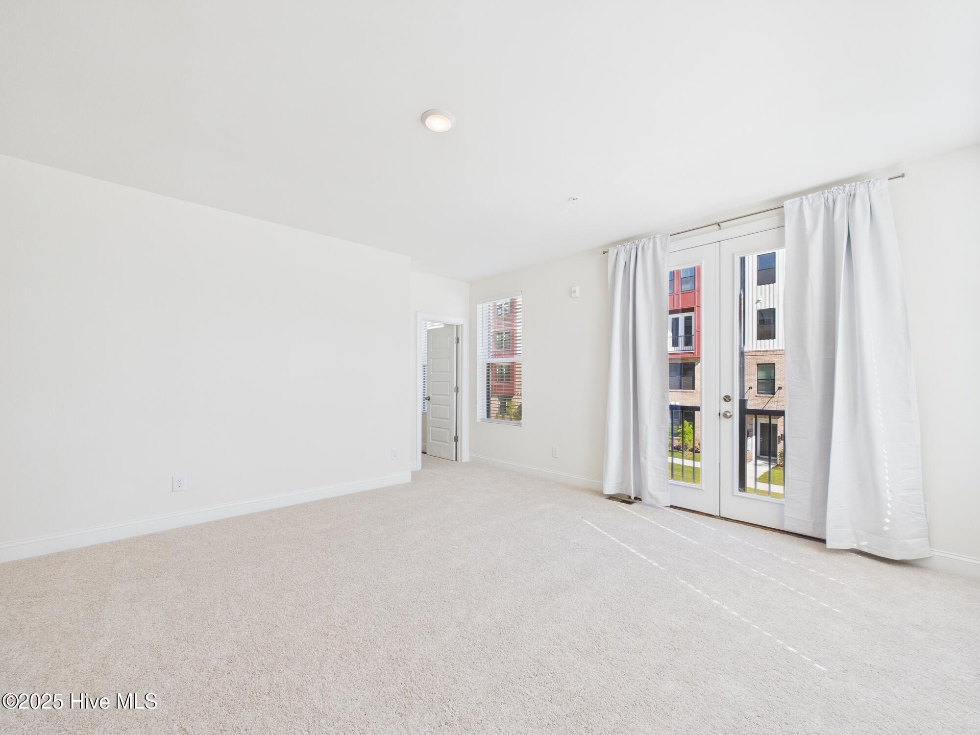 1259 Shaw View Alley Raleigh, NC 27601 - Photo 20 of 46 CAM01608G0-PR0115-STILL009