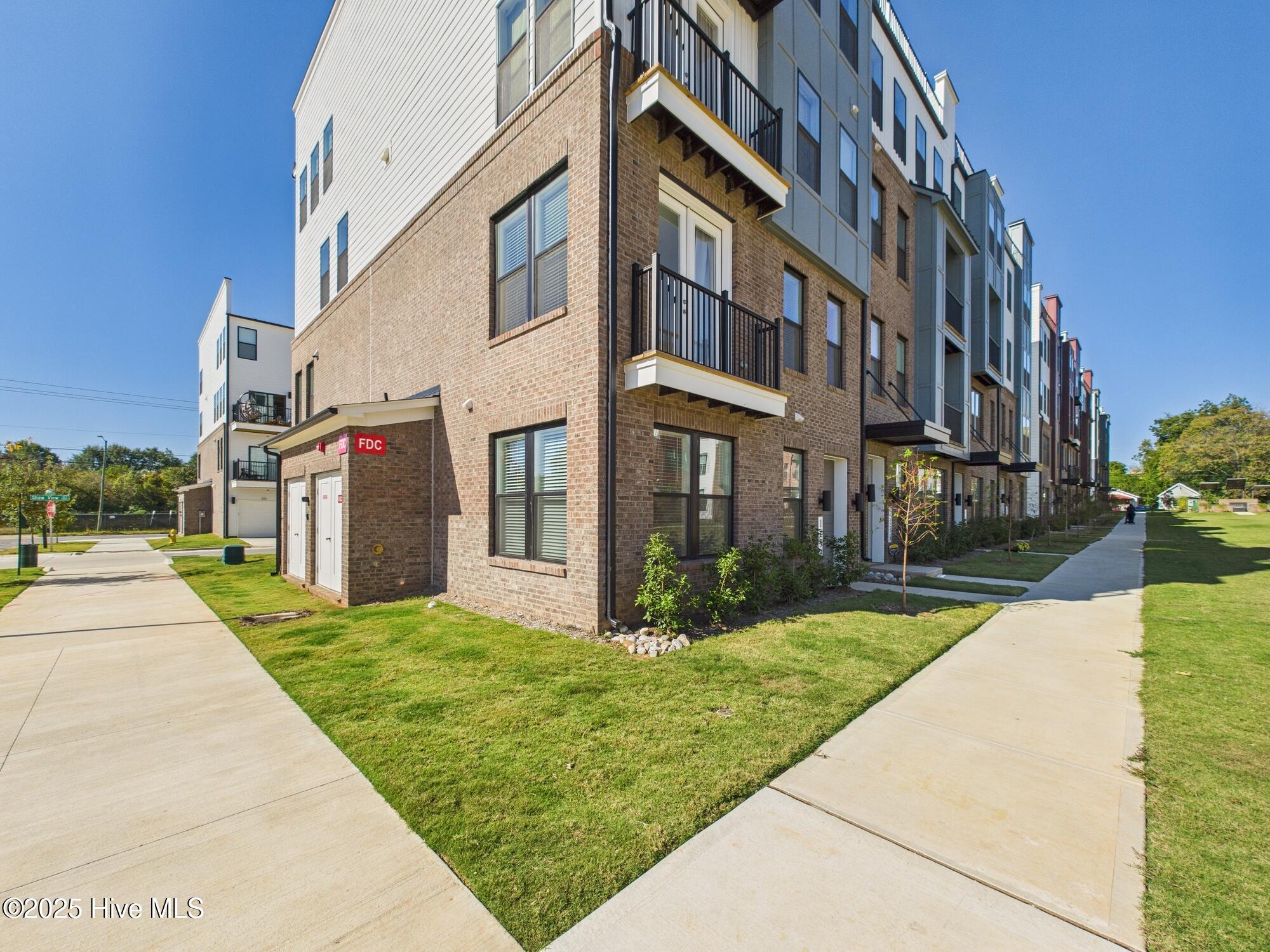 1259 Shaw View Alley Raleigh, NC 27601 - Photo 2 of 46 CAM01608G0-PR0115-STILL003