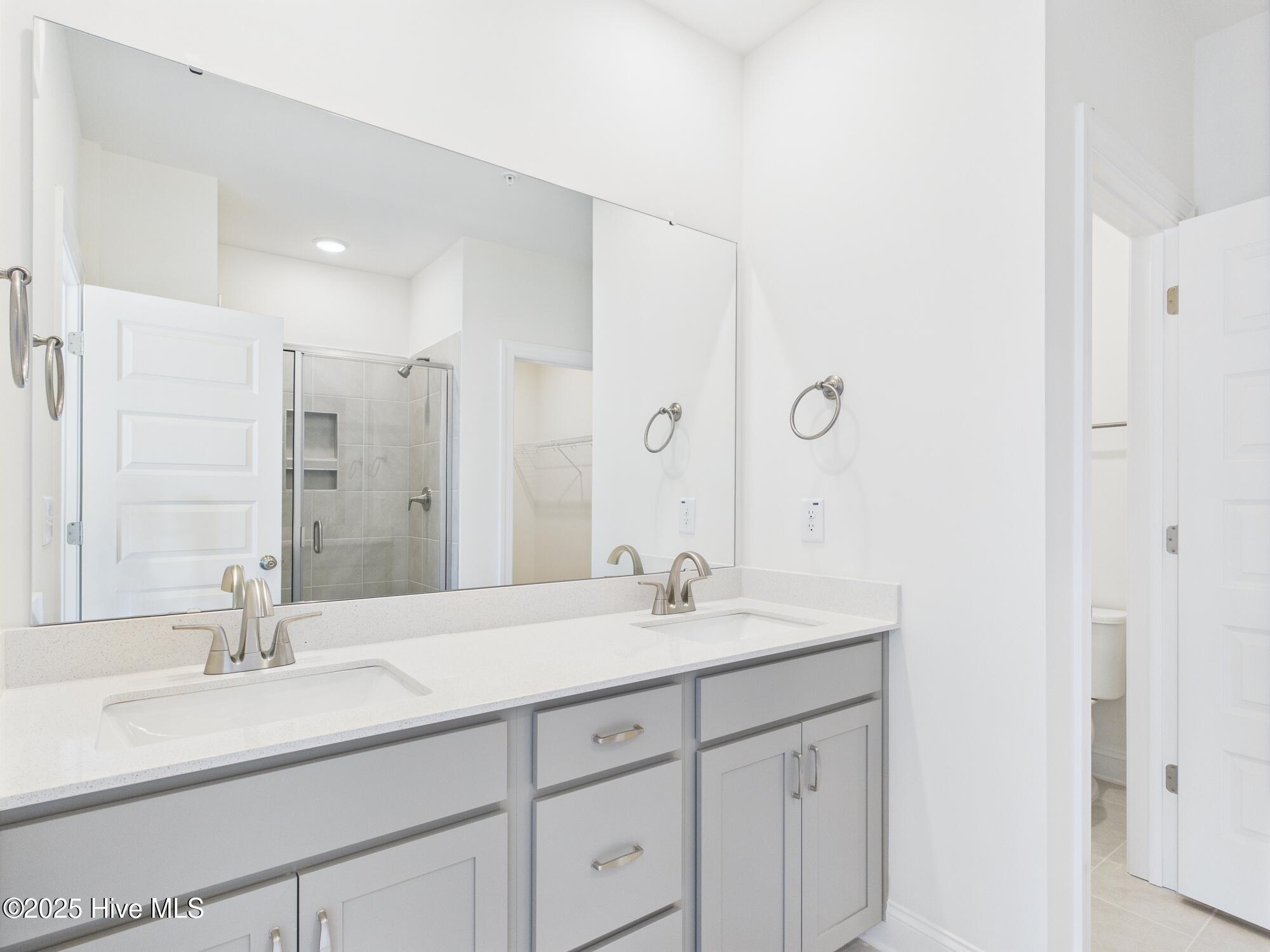 1259 Shaw View Alley Raleigh, NC 27601 - Photo 24 of 46 CAM01608G0-PR0097-STILL026