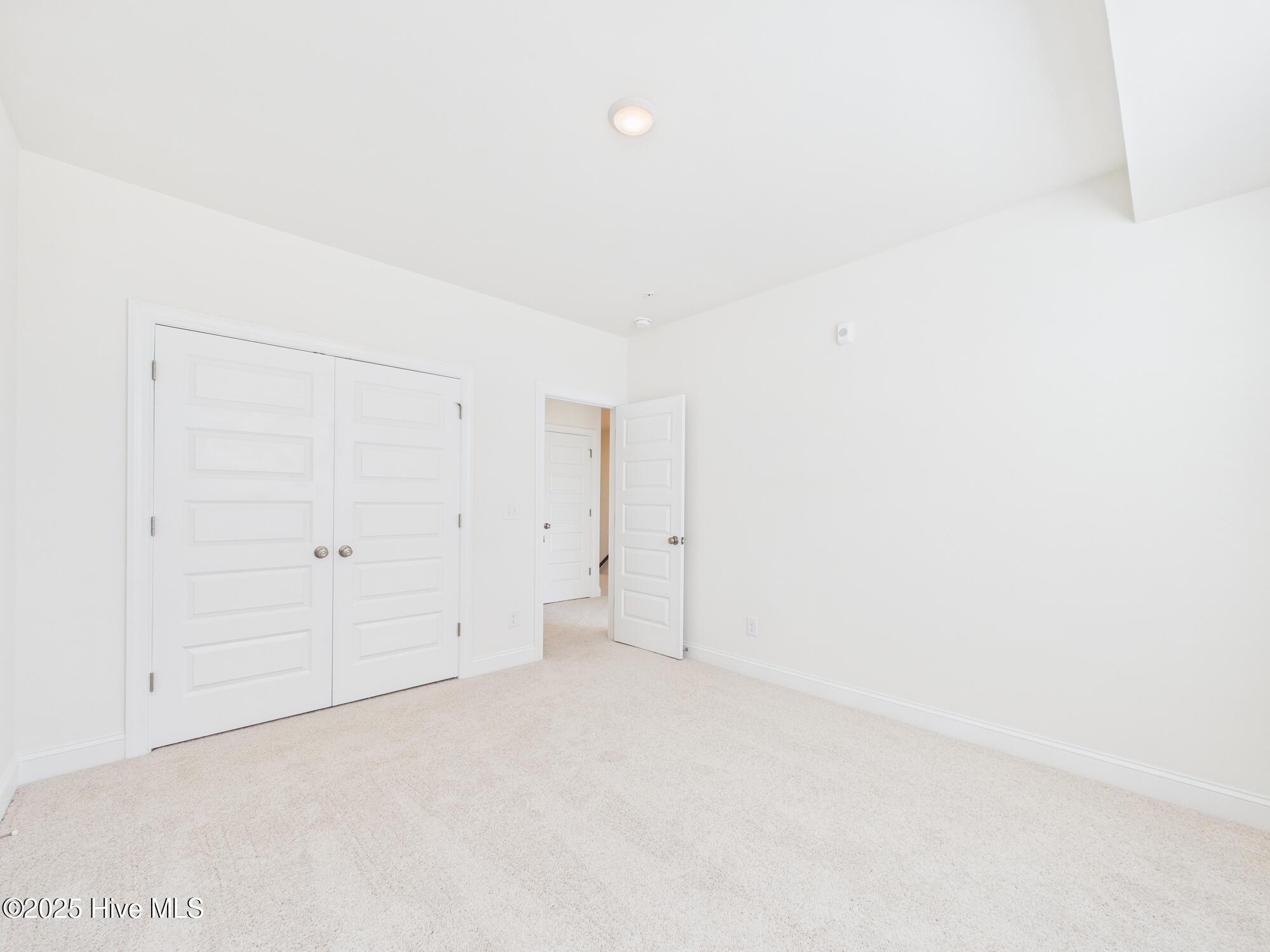 1259 Shaw View Alley Raleigh, NC 27601 - Photo 32 of 46 CAM01608G0-PR0115-STILL015