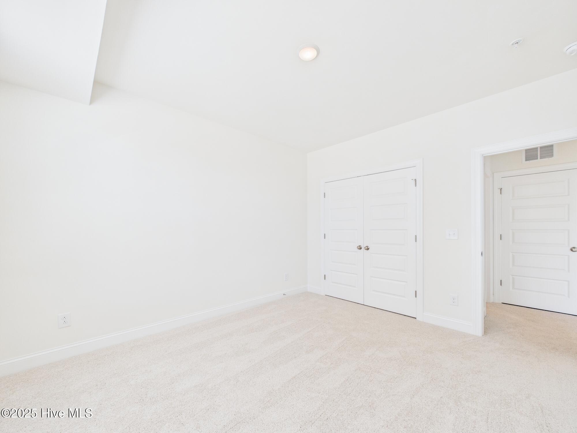 1259 Shaw View Alley Raleigh, NC 27601 - Photo 33 of 46 CAM01608G0-PR0115-STILL016