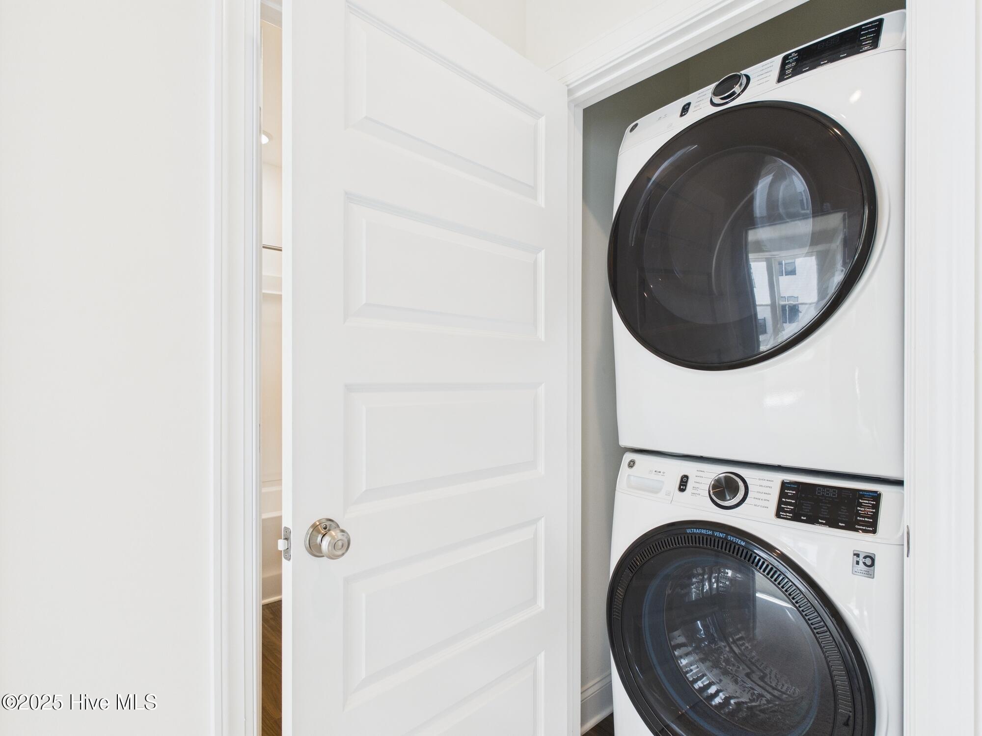 1259 Shaw View Alley Raleigh, NC 27601 - Photo 35 of 46 CAM01608G0-PR0097-STILL032