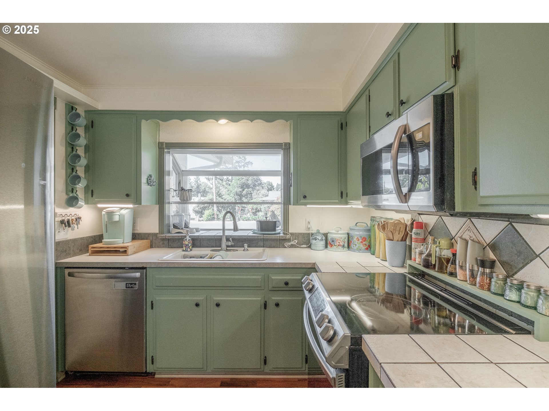 4512 Herrin Road Northeast Salem, OR 97305 - Photo 9 of 36 Gallery Image 9