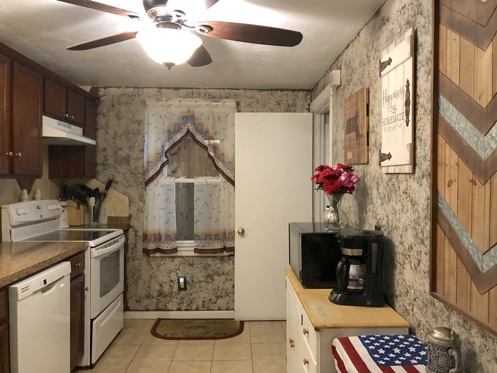 70 Mayflower Road Springfield, MA 01118 - Photo 6 of 42