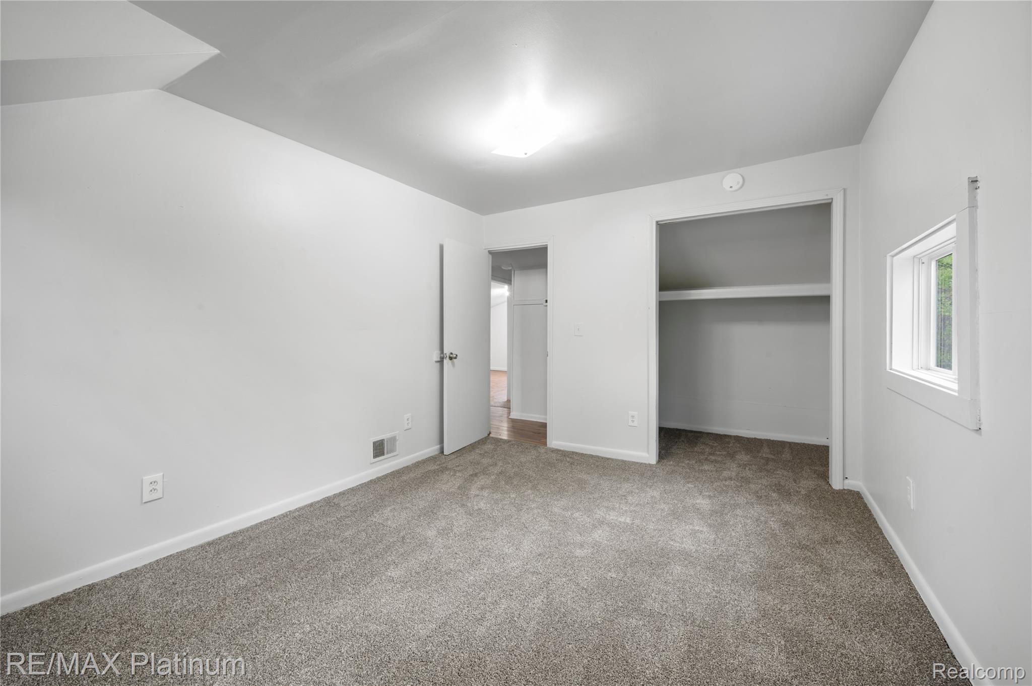 6116 Lapeer Road Burton, MI 48509 - Photo 21 of 30 6116 Lapeer136.JPG