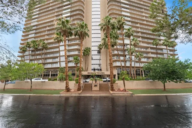 $2,695 | 3111 Bel Air Drive, Unit 11B, Las Vegas, NV 89109