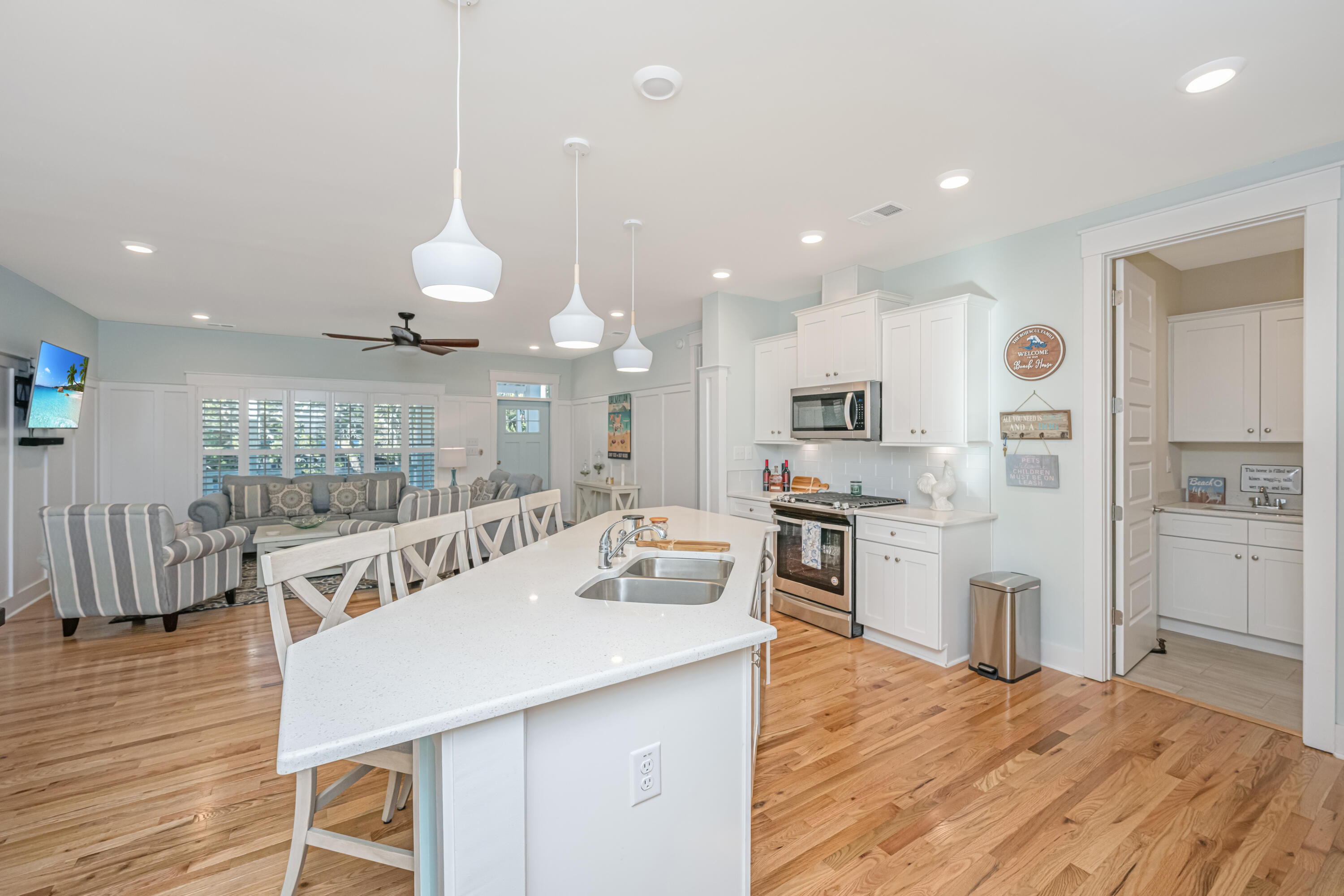 211 West Hudson Avenue Folly Beach, SC 29439 - Photo 15 of 63 211WHudsonAve025