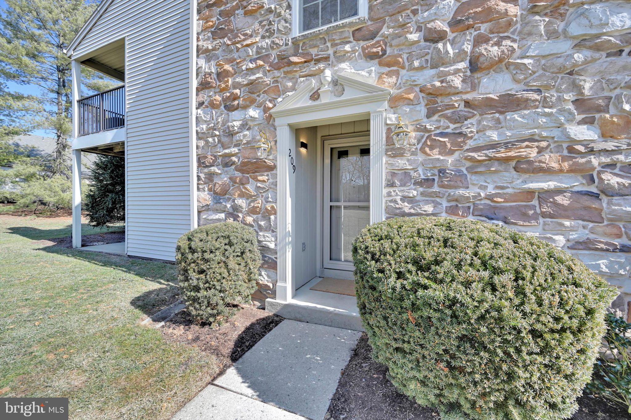 209 Greenview Drive Lancaster, PA 17601 - Photo 1 of 25 Entrance