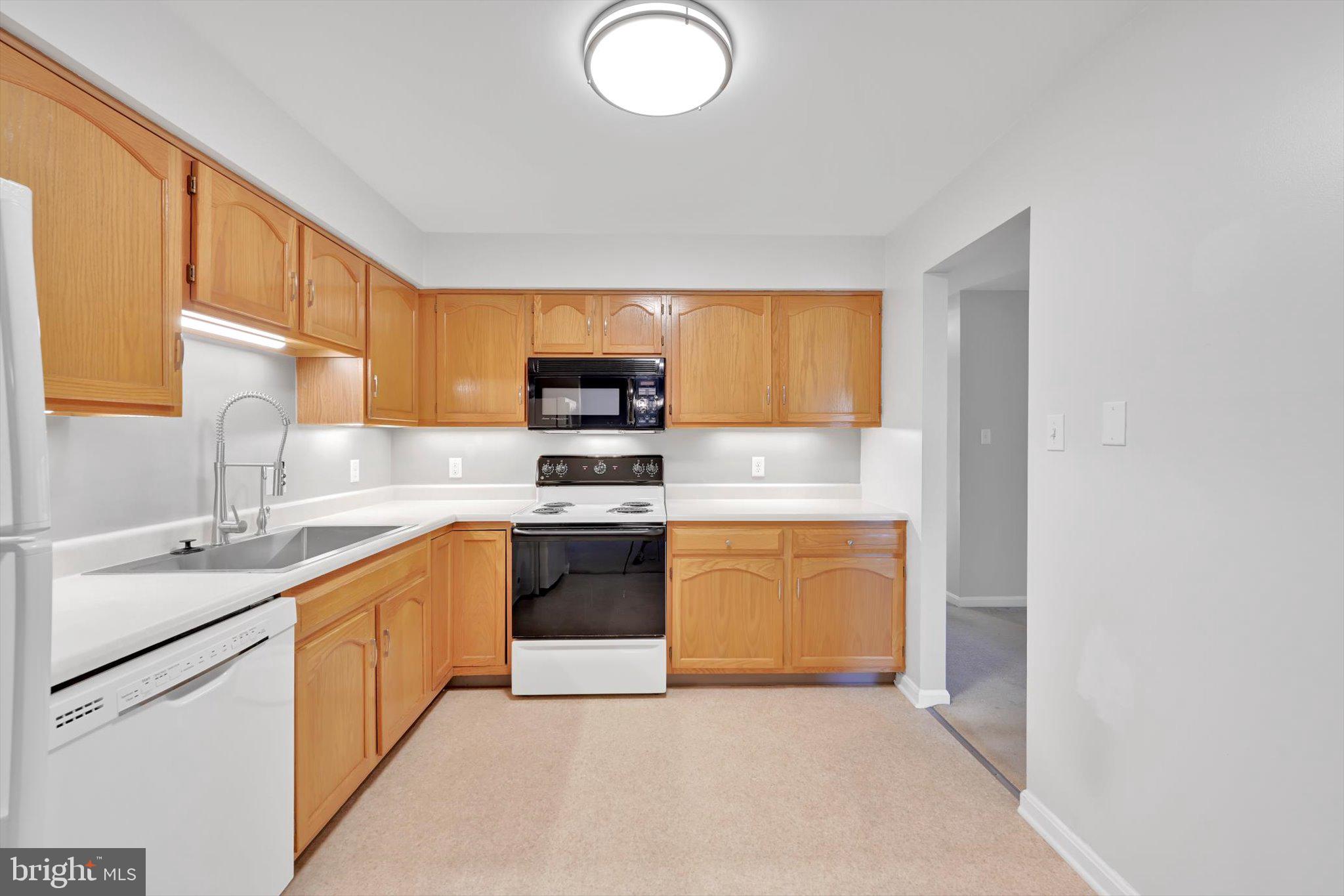 209 Greenview Drive Lancaster, PA 17601 - Photo 11 of 25 V3