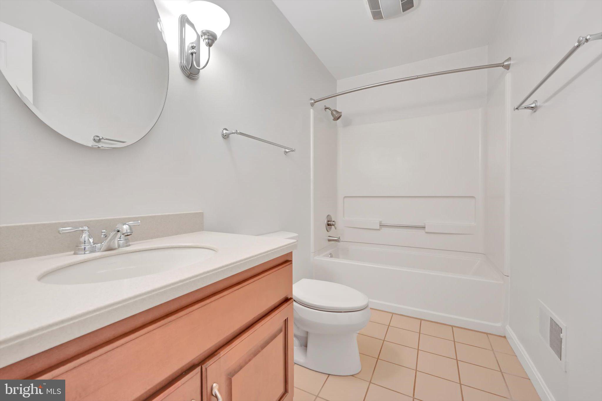 209 Greenview Drive Lancaster, PA 17601 - Photo 22 of 25 Full Bathroom