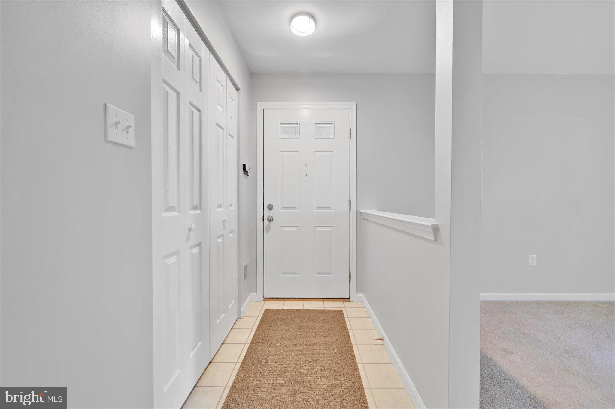 209 Greenview Drive Lancaster, PA 17601 - Photo 3 of 25 Foyer