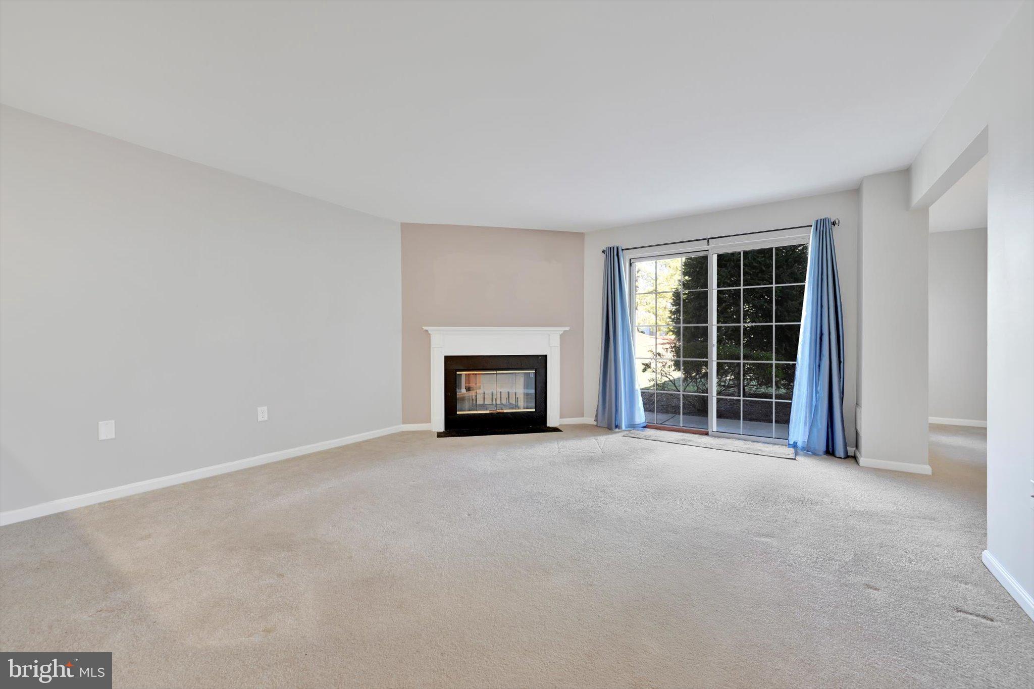 209 Greenview Drive Lancaster, PA 17601 - Photo 4 of 25 Living Room