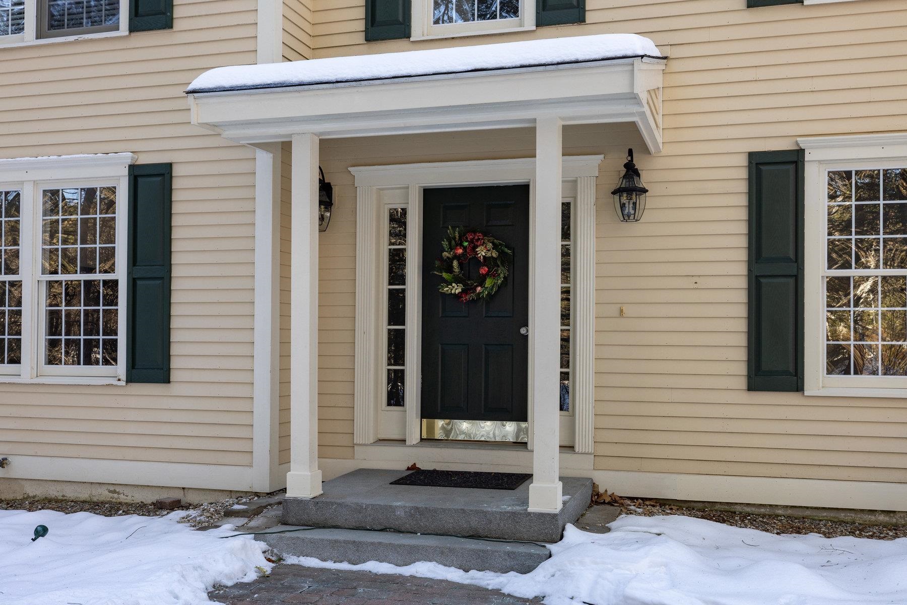 9 Captain's Way Exeter, NH 03833 - Photo 4 of 33