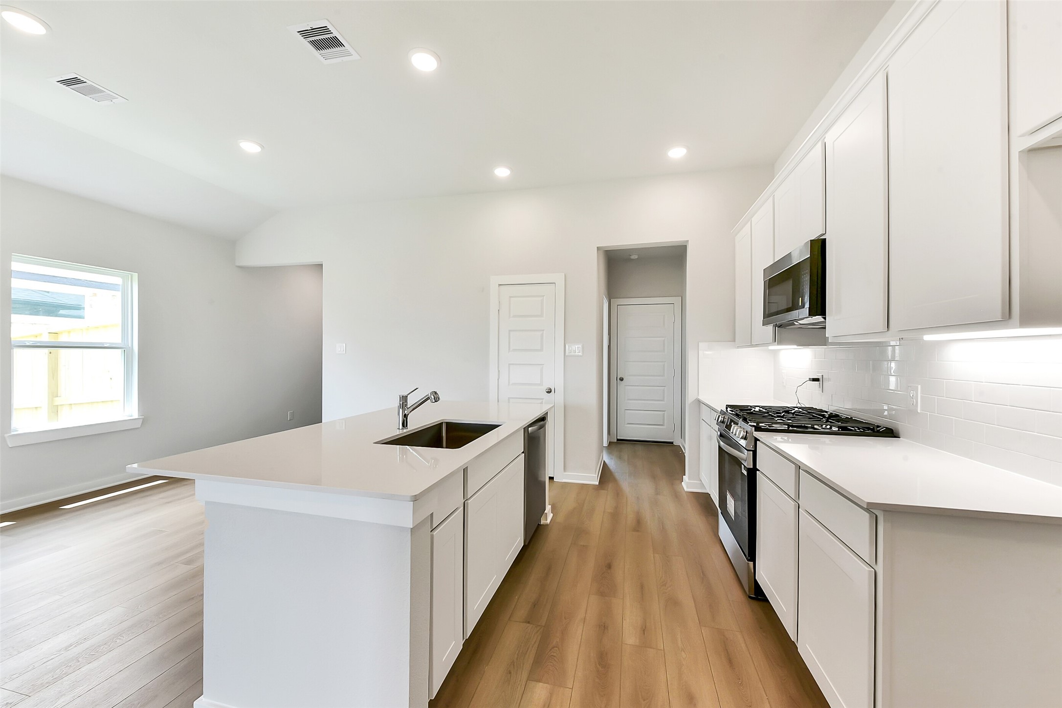 62 Leon Way Dayton, TX 77535 - Photo 13 of 34