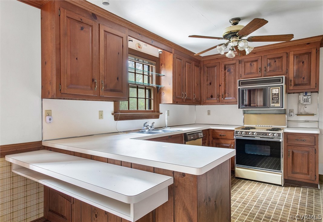 3802 Pebble Creek Road Midlothian, VA 23112 - Photo 8 of 25 a kitchen that has a sink a stove and a microwave