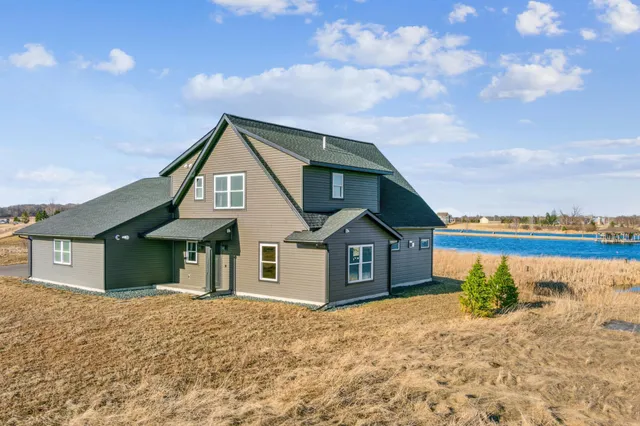 $589,900 | 35647 Oxford Avenue, Center City, MN 55012