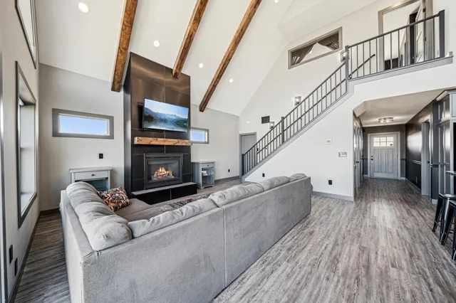 $589,900 | 35647 Oxford Avenue, Center City, MN 55012