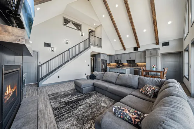 $589,900 | 35647 Oxford Avenue, Center City, MN 55012