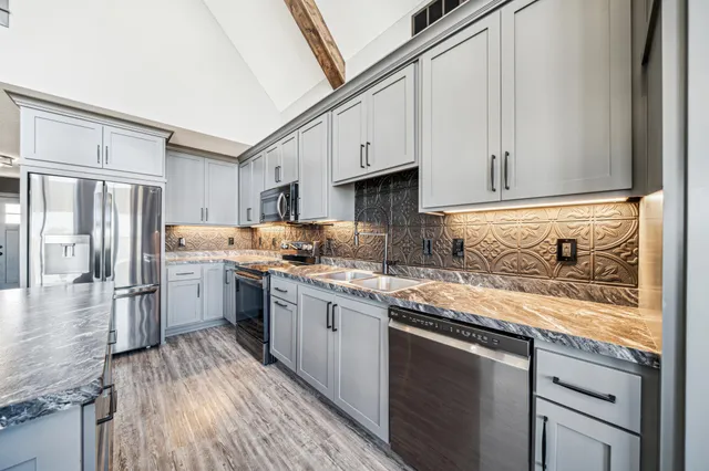 $589,900 | 35647 Oxford Avenue, Center City, MN 55012