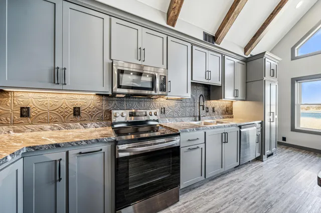 $589,900 | 35647 Oxford Avenue, Center City, MN 55012