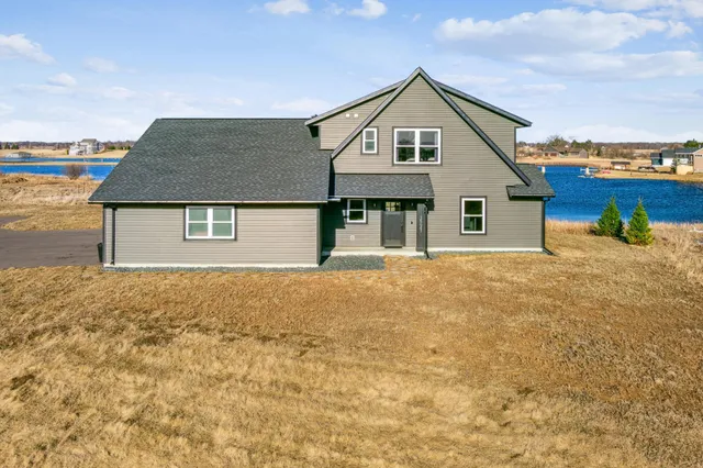 $589,900 | 35647 Oxford Avenue, Center City, MN 55012