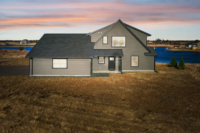 $589,900 | 35647 Oxford Avenue, Center City, MN 55012