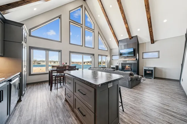 $589,900 | 35647 Oxford Avenue, Center City, MN 55012