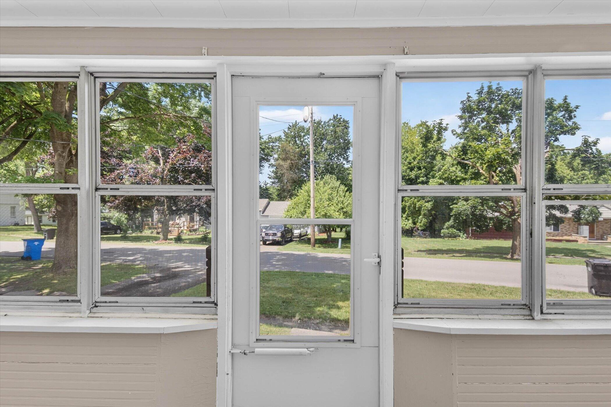 2815 Overhill Road Jackson, MI 49203 - Photo 4 of 31 04-2815-Overhill-Rd-WindowStill-Photogra