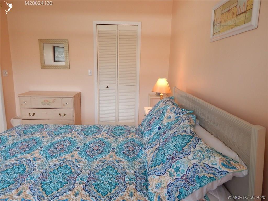 2950 Southeast Ocean Boulevard, Unit 1225 Stuart, FL 34996 - Photo 24 of 39 a bedroom with a bed and a painting on the wall