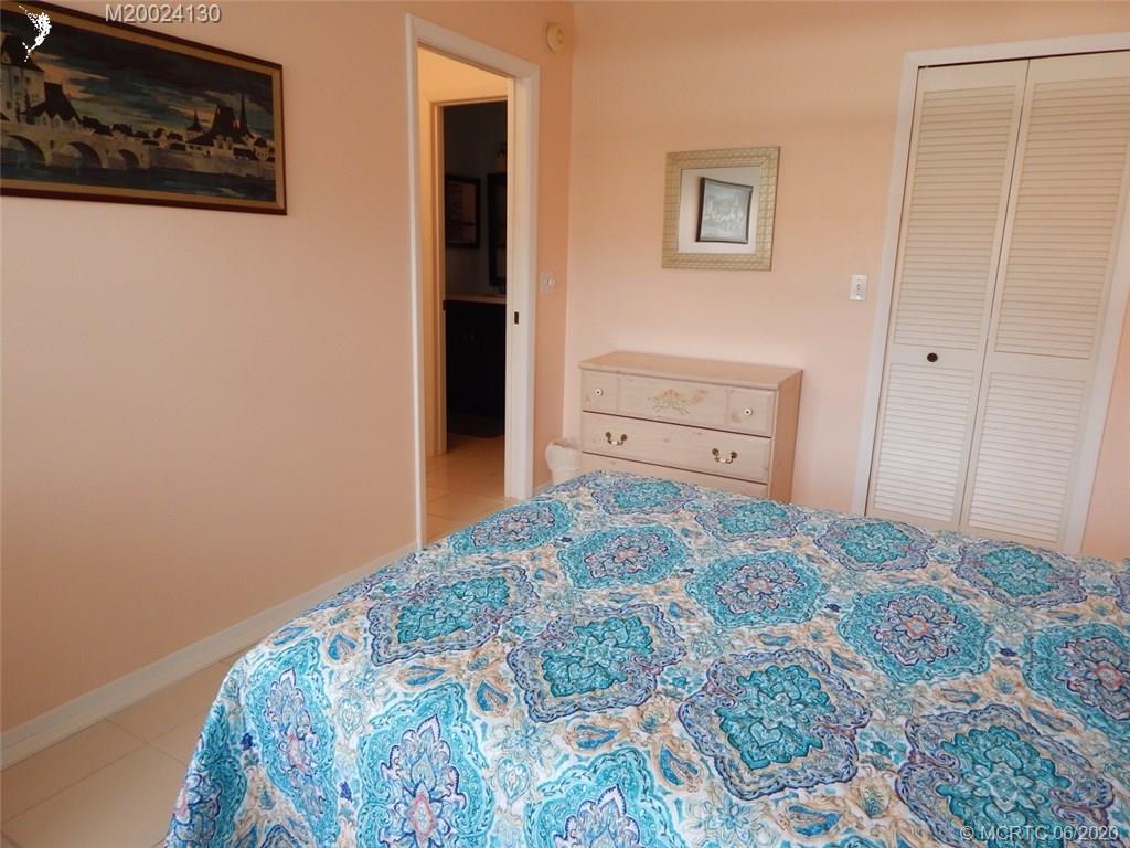 2950 Southeast Ocean Boulevard, Unit 1225 Stuart, FL 34996 - Photo 25 of 39 a bedroom with a bed and a window